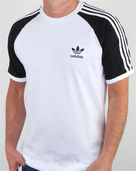 wit adidas shirt met zwarte letters